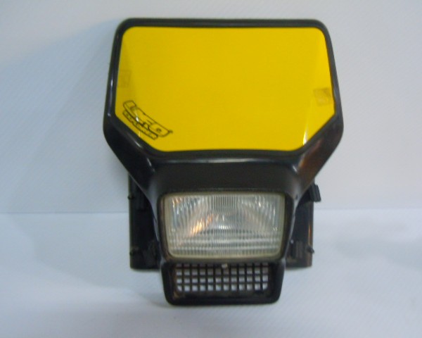 KIT DE TAPAS TRASERAS Y CARETA CON FARO MARCA UFO PARA ADAPTAR TIPO RETRO (2)